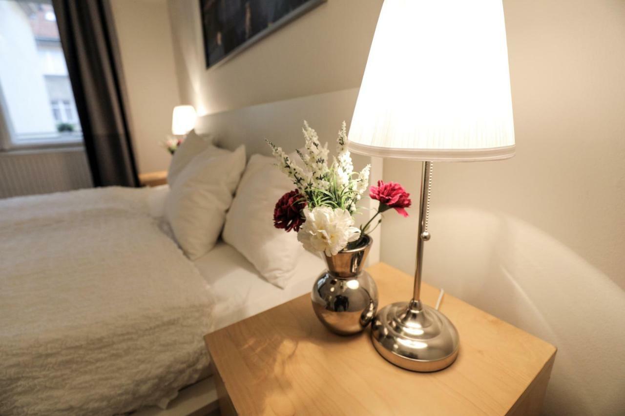 Apartments In Mala Strana - 10 Minutes From Charles Bridge Prag Dış mekan fotoğraf