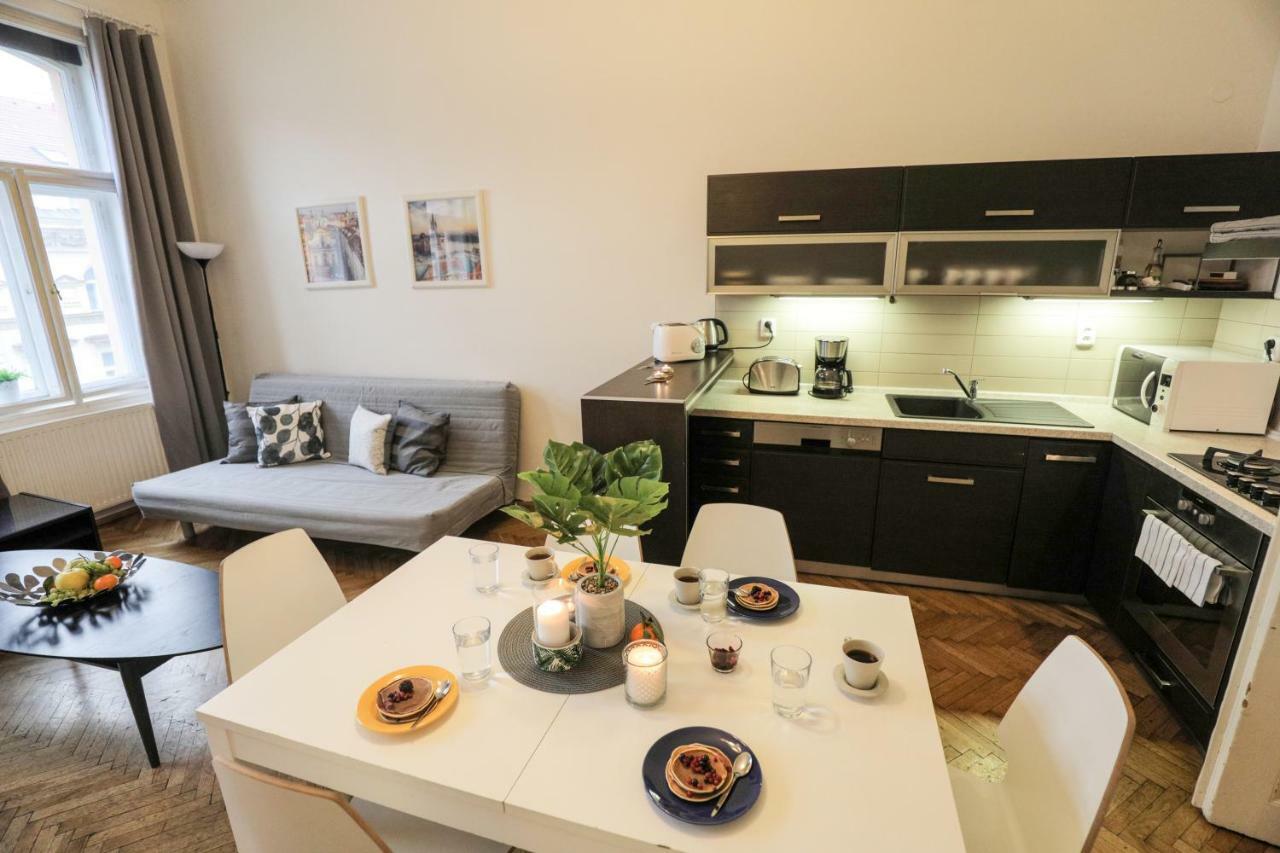 Apartments In Mala Strana - 10 Minutes From Charles Bridge Prag Dış mekan fotoğraf